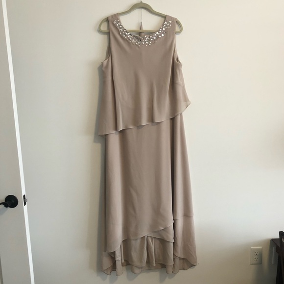 Alex Evenings Dresses & Skirts - EUC Women’s Sleeveless Champagne Mother of Bride Dress w/ Wrap